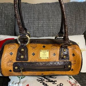 AUTH MCM PAPILLON